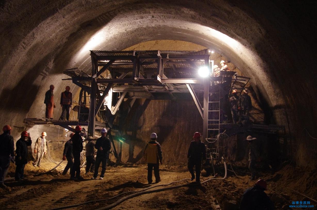 隧道工程專業(yè)承包資質(zhì)各等級對人員的要求？