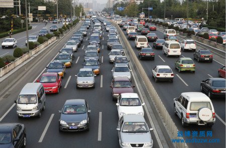 公路工程企業能否承包市政道路建設？