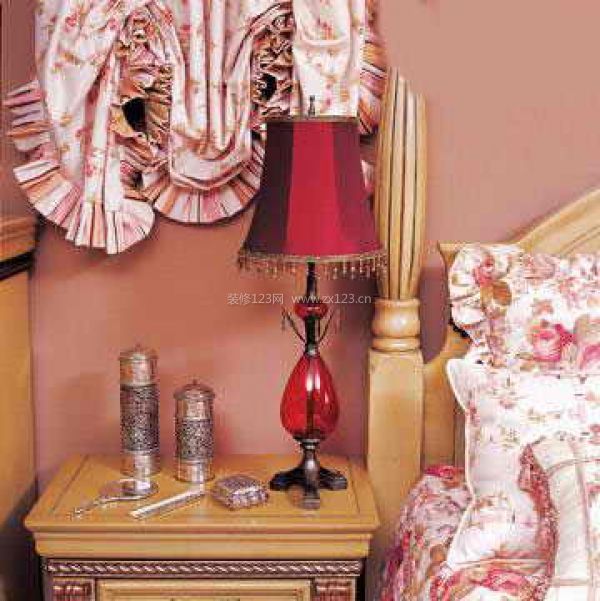 精致高貴歐式臺(tái)燈 高貴人士的高貴選擇(圖)