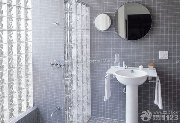 2平米超小衛生間設計：巧妙選擇材料