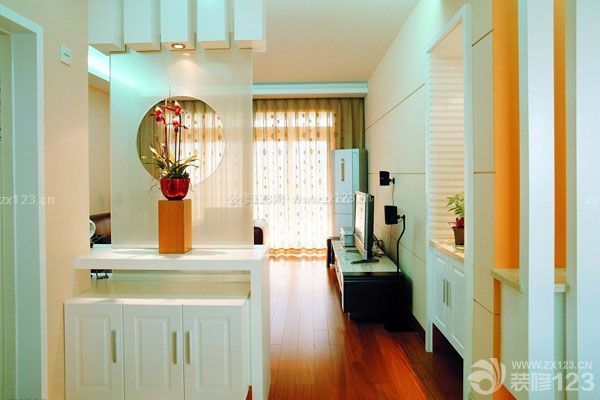 小戶型如何裝修省錢——玄關(guān)隔屏用鞋柜替代