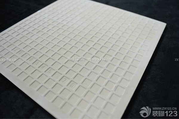 衛生間防滑地磚3：釉面磚